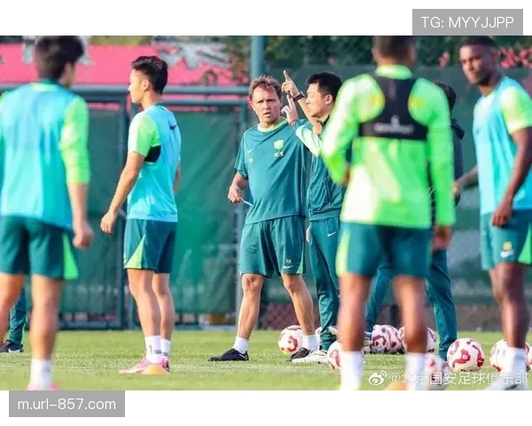 外籍教练团队文化交流 中西足球理念融合创新