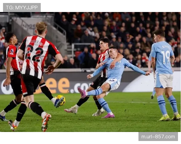 曼城3-0完胜十人桑德兰，福登连续七场参与进球