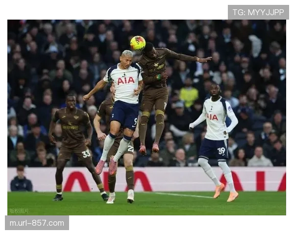 热刺2-0完胜布伦特福德，西蒙斯传射建功展现中场掌控力