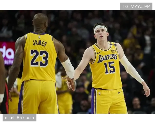 湖人太阳伤员情况更新,布克里夫斯出战成疑影响排兵布阵 湖人太阳伤员情况更新,布克里夫斯出战成疑影响排兵布阵