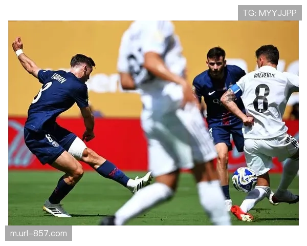 巴黎圣日耳曼新援扎巴尔尼首球，助球队逆转梅斯