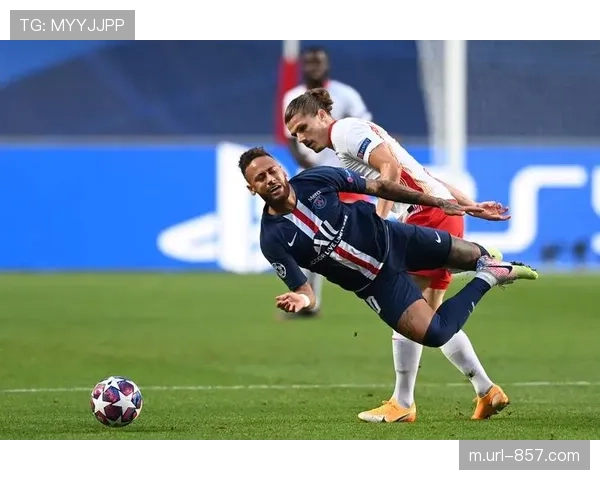 冠军争夺战，巴黎与朗斯交替领先