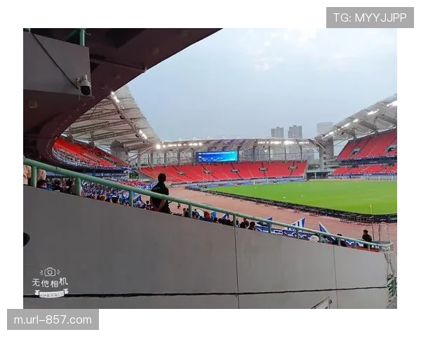 中超俱乐部开放日:数千名小球迷走进基地,体验职业足球训练